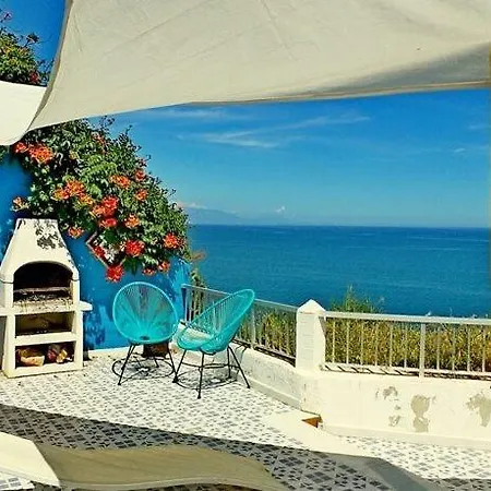 Beach House * 托雷莫利诺斯